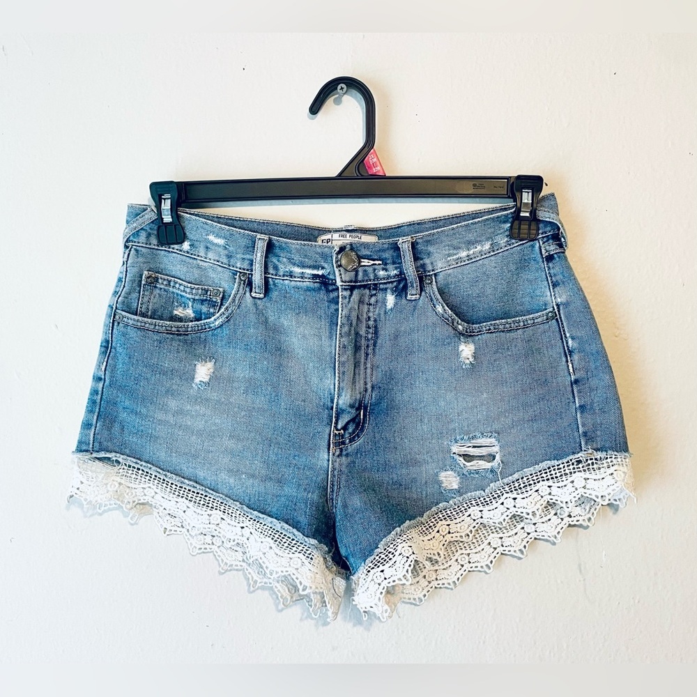 Free People‎ Blue Jean Shorts with Lace Trim Size 28